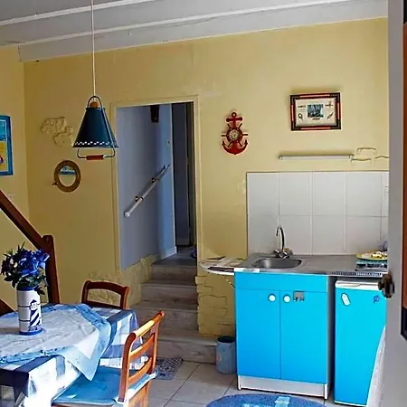 Chez Martine Et Bernard -etablissement Definitivement Ferme - 3*