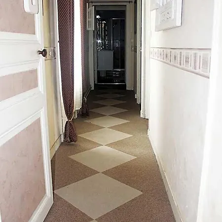 Chez Martine Et Bernard -etablissement Definitivement Ferme - 3*