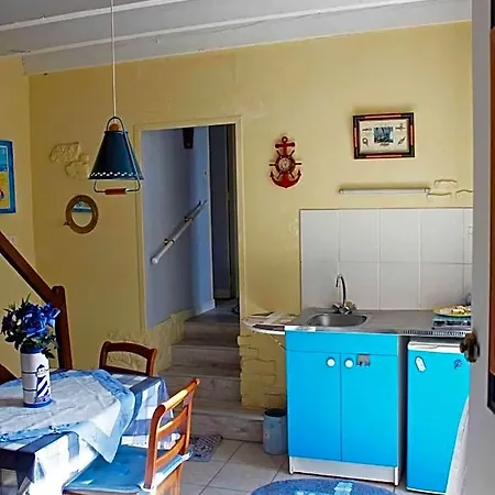 Bed & Breakfast Chez Martine Et Bernard -etablissement Definitivement Ferme - 3*