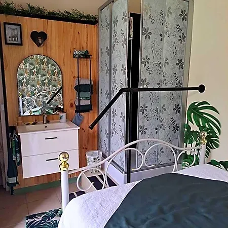 Chez Martine Et Bernard -etablissement Definitivement Ferme - 3*