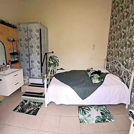 Bed & Breakfast Chez Martine Et Bernard -etablissement Definitivement Ferme - Saint-Vincent-Sterlanges