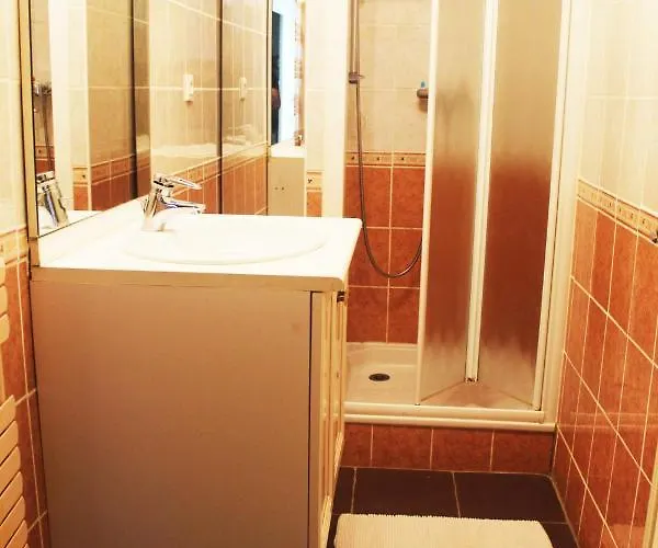 Chez Martine Et Bernard -etablissement Definitivement Ferme - 3*