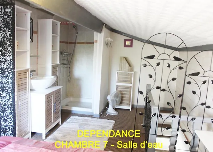 Bed & Breakfast Chez Martine Et Bernard -etablissement Definitivement Ferme - 3*